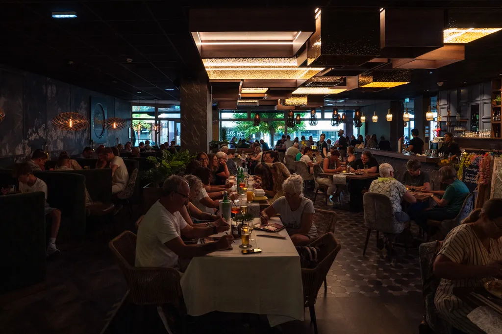 Volles Haus im Restaurant Schöne Momente an einem Eventabend